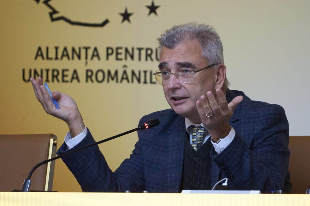 Petrișor Peiu, liderul senatorilor AUR: „Guvernul îi atribuie, fără licitație, un contract de 1 miliard de lei unei firme deținute în principal de un concitadin al premierului”