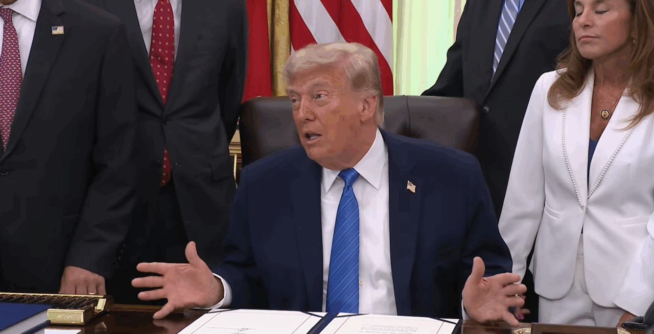 Trump amenință Iranul cu reluarea bombardamentelor