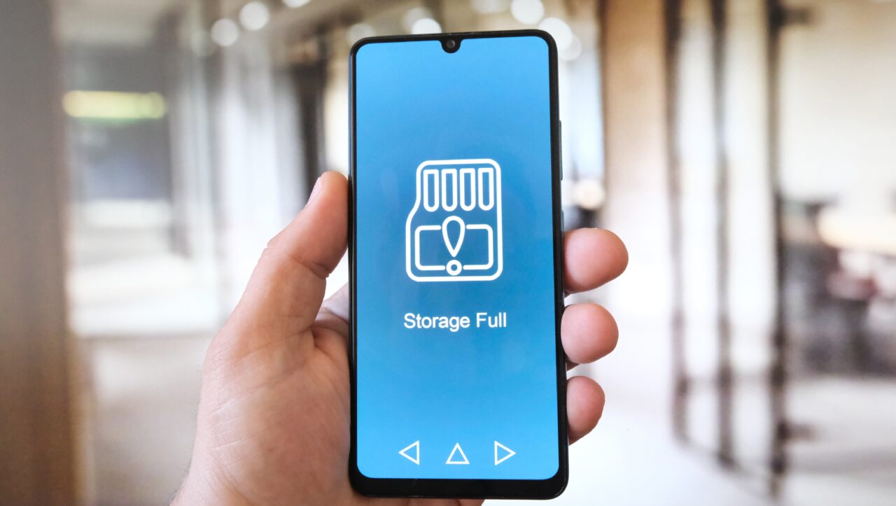 Telefonul îți spune că memoria este plină? 4 soluții simple pentru a elibera spațiu fără să ștergi fotografiile și fișierele importante