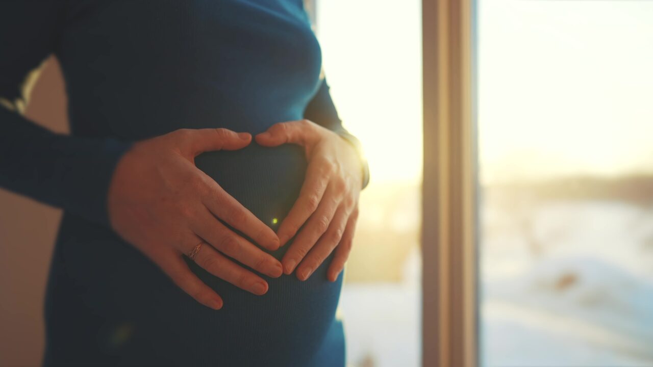Metoda care ar putea elimina testele de sarcină invazive. Ce poate detecta un simplu test de sânge, mai nou