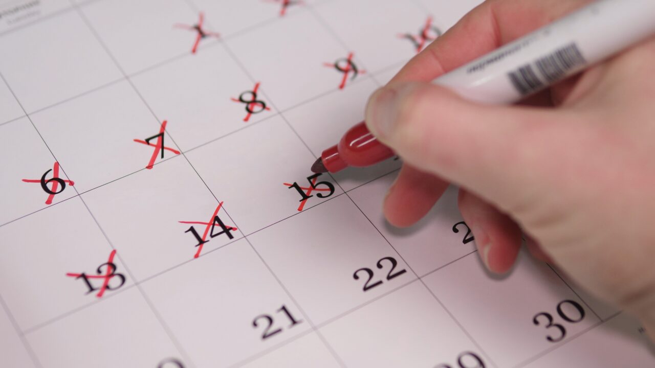 Psihologia spune că persoanele care încă scriu de mână în calendar, în loc să folosească telefonul, au aceste trăsături în comun