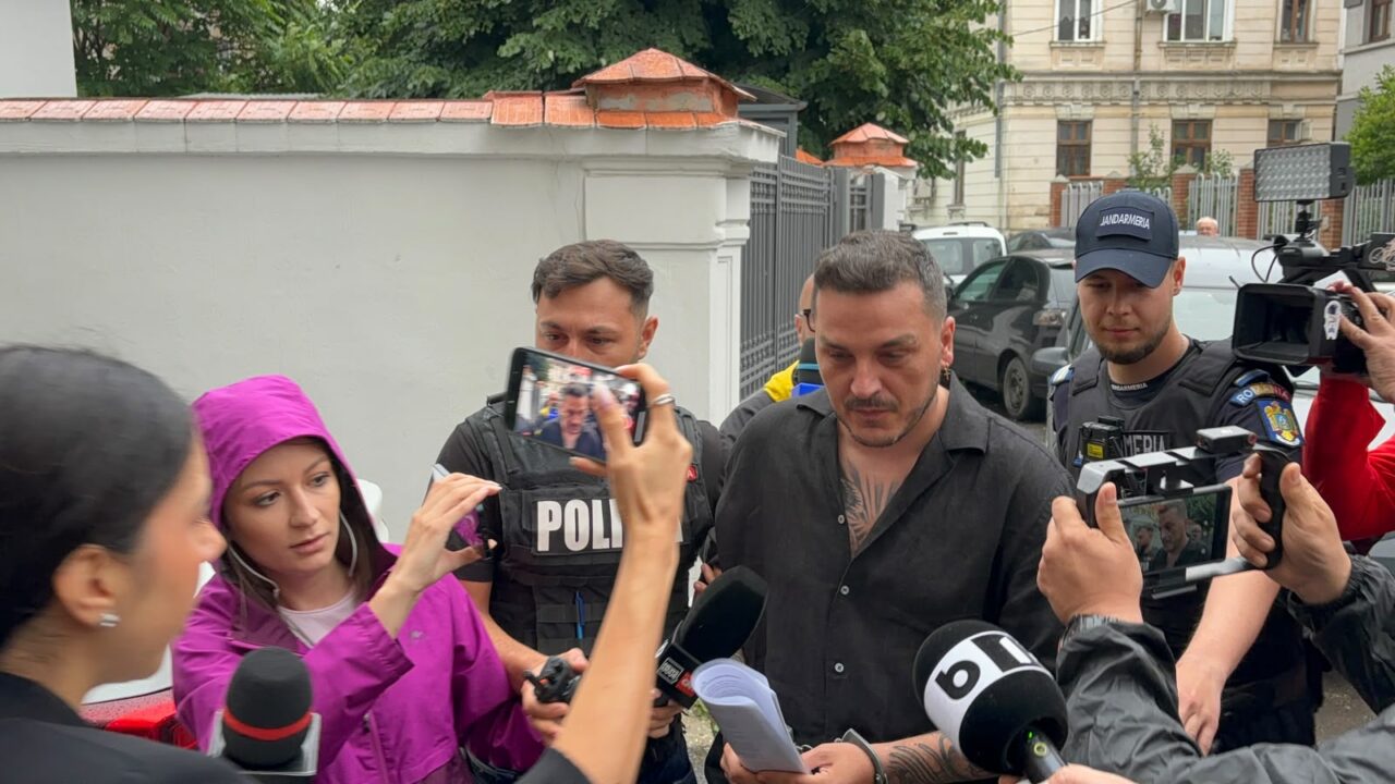 Makaveli a este adus în cătușe la Tribunal pentru audieri în
