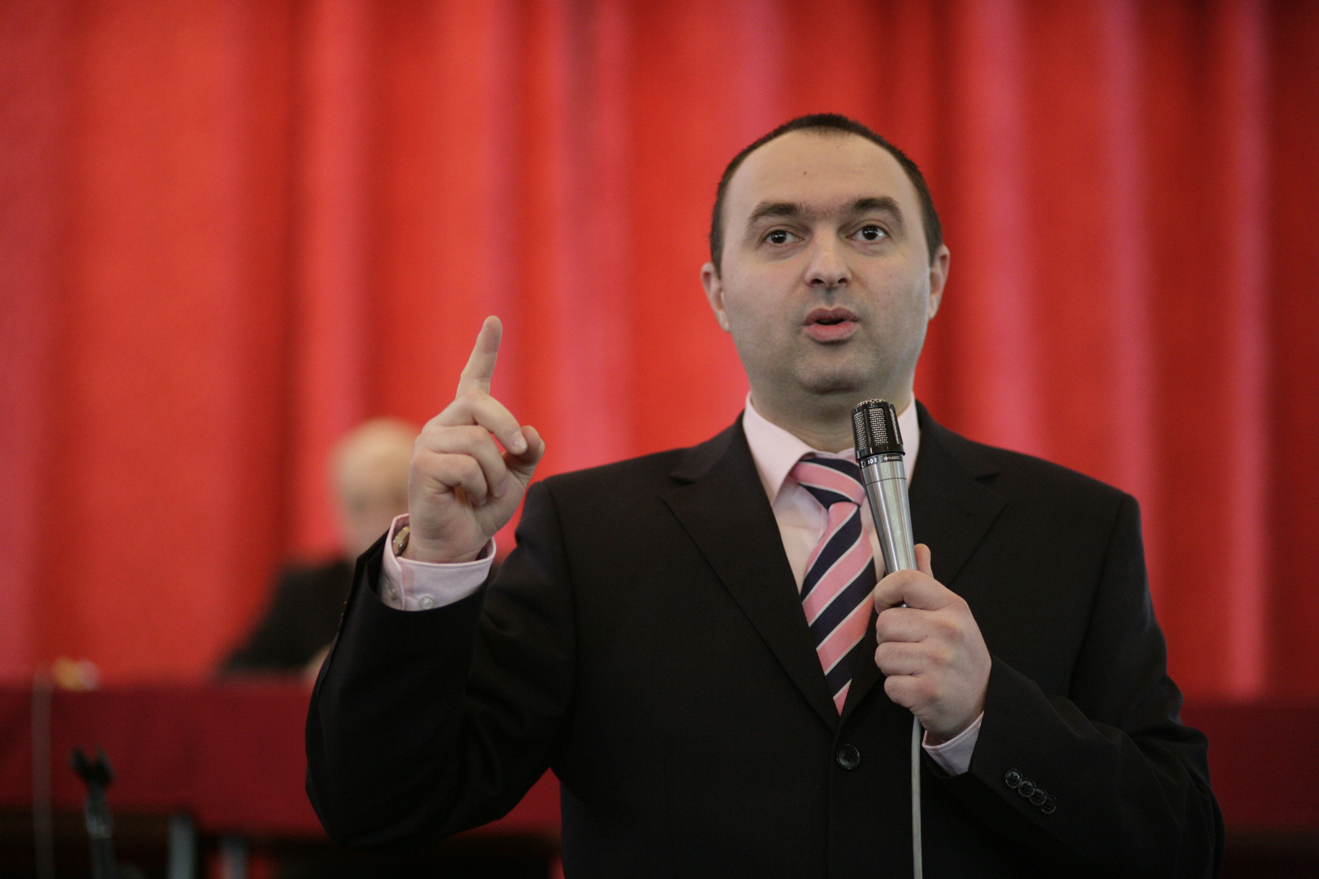 Cristian Adomniţei, fost ministru al Educației, a fost ACHITAT definitiv. De condamnări au scăpat şi ceilalţi inculpaţi din dosarul „Albumul”