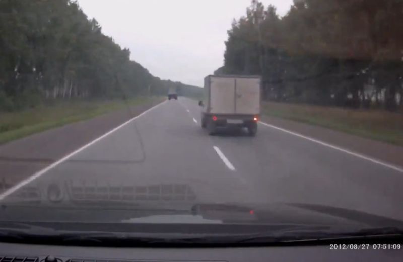Cum trebuie să schimbi corect banda de circulație. Greșeala pe care mulți șoferi o fac