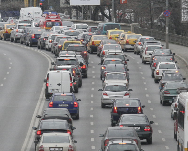 Resctriciții de circulație pe Șoseaua București-Ploiești în zona Gara Băneasa-Fântâna Miorița. Trafic pe două benzi pe sens