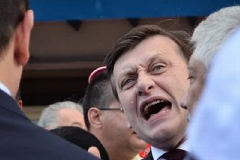 Crin ANTONESCU se dezlănțuie împotriva conducerii PNL: Numai niște semidocți puteau să gândească o campanie pe performanțele literare ale dl.Ciucă