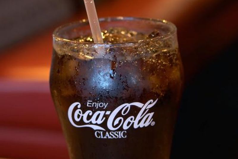 Ce ascundea rețeta ORIGINALĂ a Coca-Cola. Cum a fost inventată cea mai populară băutură din istorie