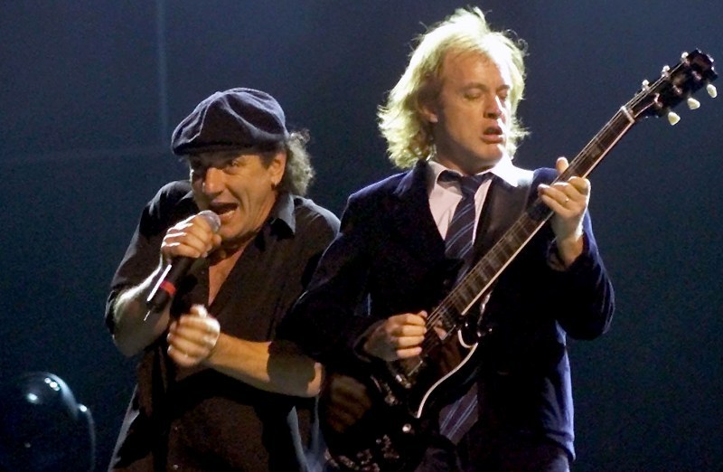 Chitaristul trupei AC/DC este într-o situație grea. 