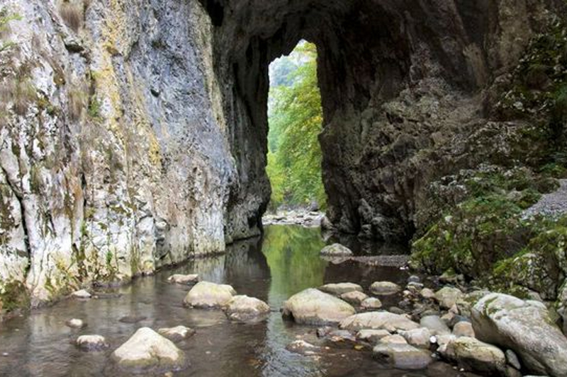 Cheile Râmețului - îngusta lume de apă și stâncă din Munții Trascăului