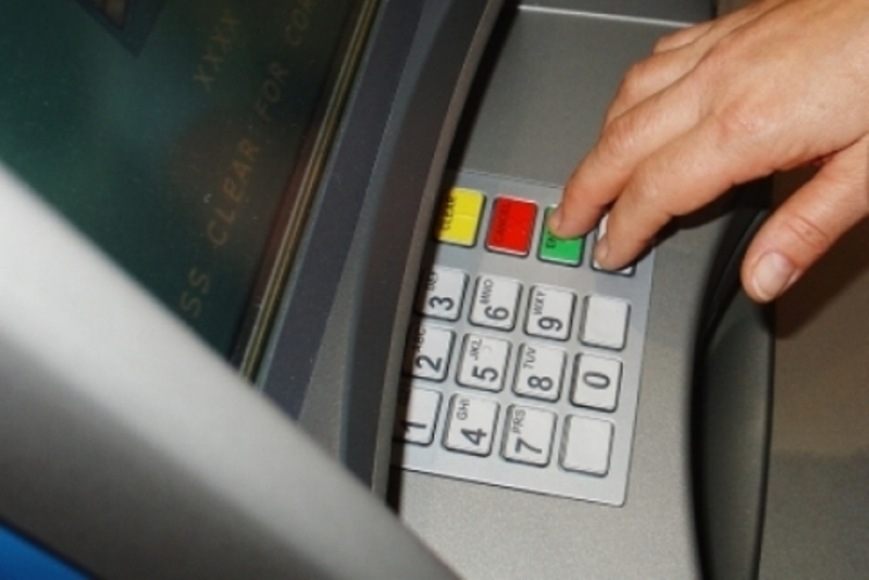 Vlad a găsit o mică avere într-un bancomat. Ce a făcut apoi liceanul din Satu Mare