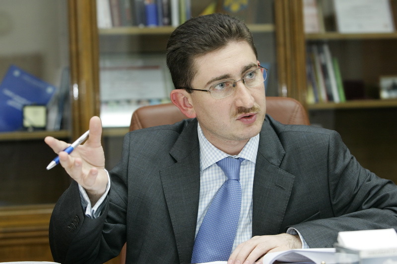 Șeful Consiliului Concurenței analizează scumpirile de carburanți: „Nu exclud ca operatorii să profite înainte de noua plafonare a adaosului comercial”