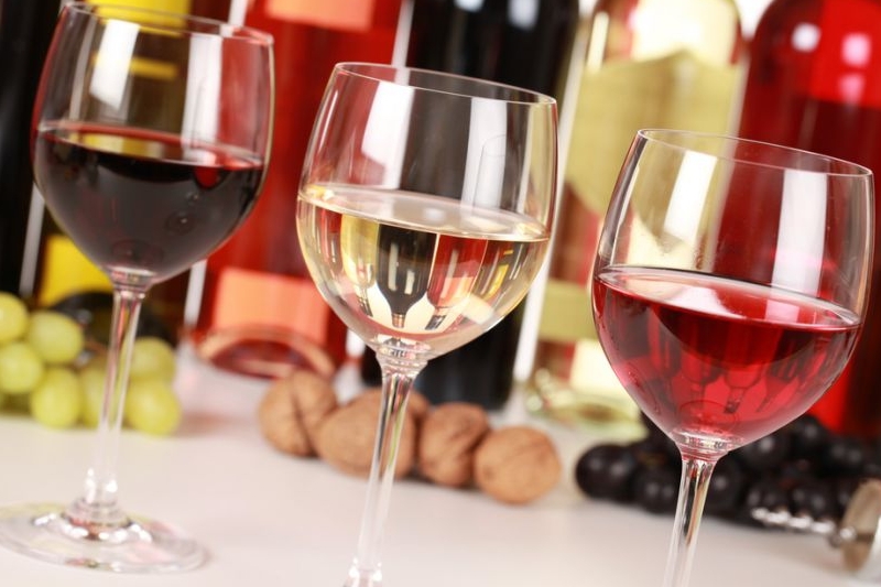 Un turist din Australia a rămas traumatizat când a văzut cât a plătit pe o sticlă de VIN în Bali: ”Mi-a căzut inima în stomac!”