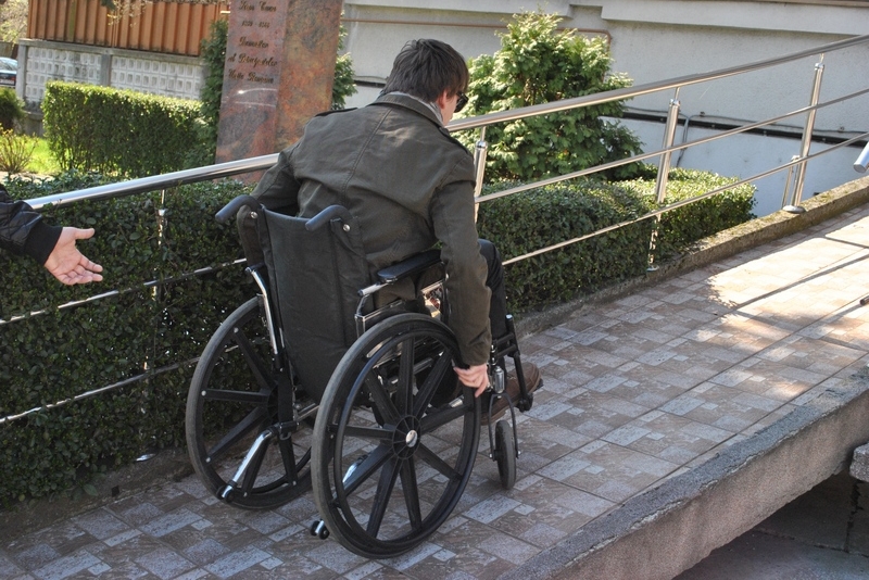 Comunitatea din județul Iași se MOBILIZEAZĂ pentru a acorda ajutor tânărului care a ajuns invalid în urma accidentului de la Bivolari