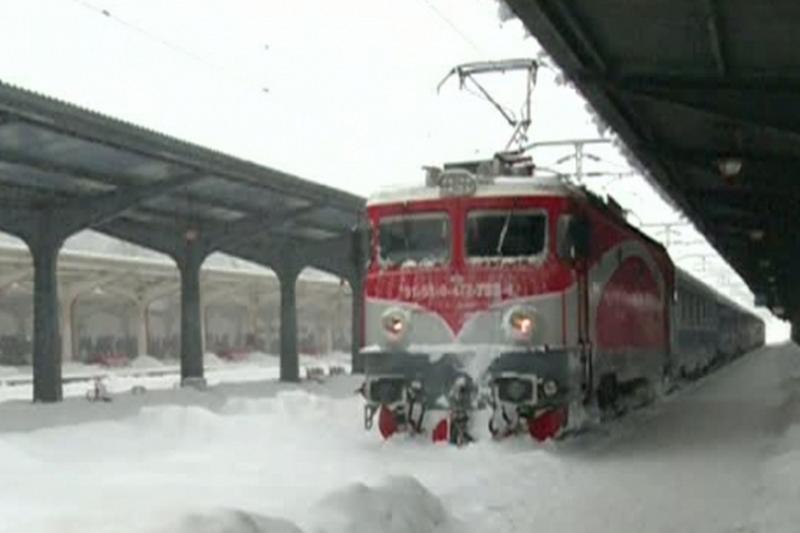 Circulația trenurilor, AFECTATĂ de ciclonul polar care a lovit România. Au întârzieri sau au fost chiar anulate / Anunțul CFR