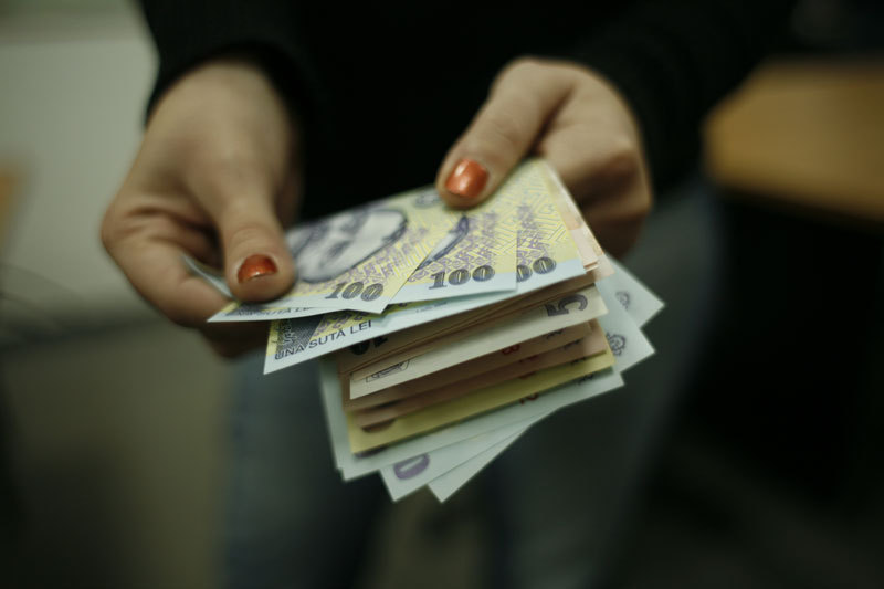 Numărul monedelor și bancnote care revin fiecărui român, în creștere. Câți bani cash au circulat în țară și în ce zi s-a cheltuit cel mai mult numerar