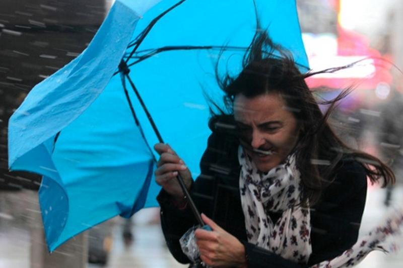 Alertă meteo! Cod galben de vânt puternic, marți dimineața, în patru județe