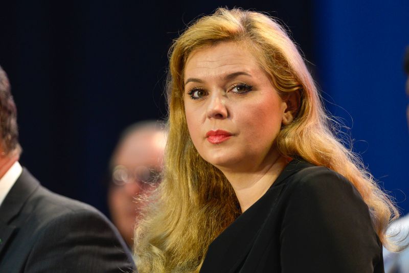 Miss ROMÂNIA 1994, propusă de PNL în conducerea BNR / Parlamentul va decide dacă Roberta ANASTASE va primi postul