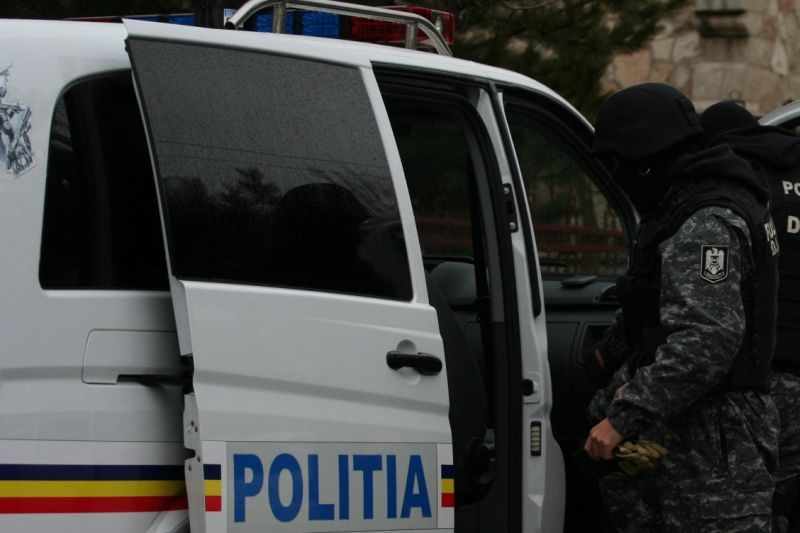 8 ȘTIRI DE LA ORA 8. Operațiune de amploare a DIICOT: 457 de percheziții la nivel național. Sunt vizate mai multe grupări infracționale