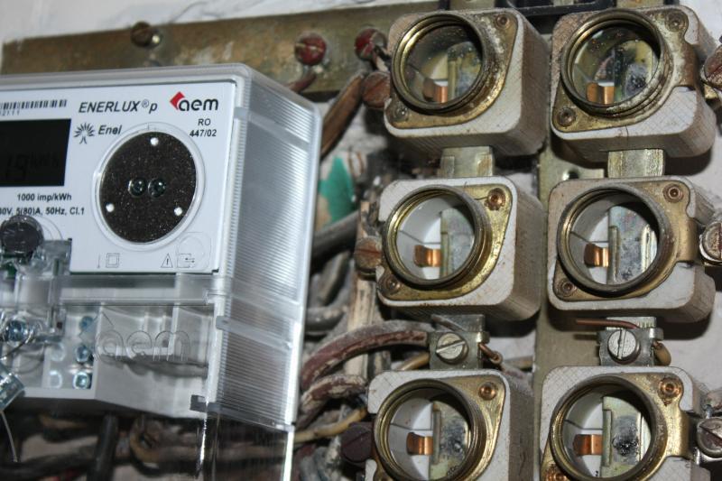 Nou SCANDAL pe piața de energie: Consiliul Concurenţei a declanşat o investigaţie pe piaţa serviciilor de citire a contoarelor din România
