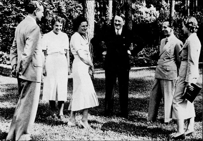 Dieta draconică a lui Adolf Hitler | Avea o mâncare denumită după el