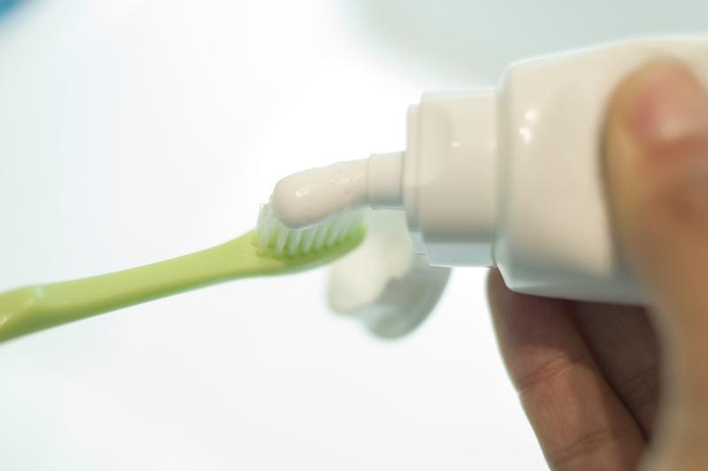 De ce ar trebui să puneți PASTĂ DE DINȚI în ghiveciul cu flori / Trucul care vă ajută să aveți plante mai sănătoase și mai frumoase