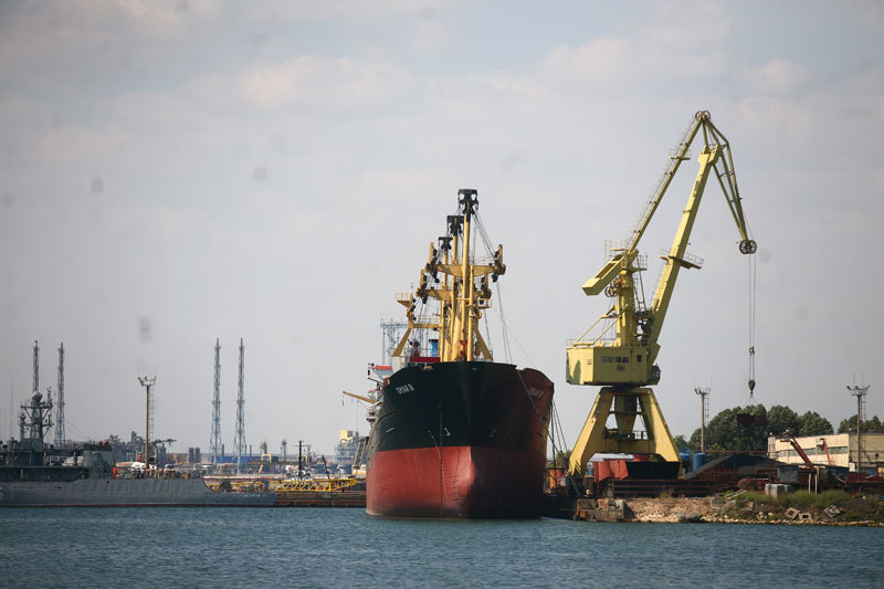 România interzice acostarea navelor rusești în porturile de la Marea Neagră și de pe Dunăre