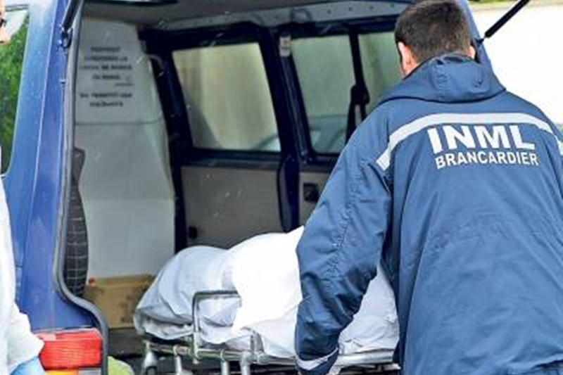O femeie s-a aruncat în gol de la etajul 12 al unui bloc din București. Este vorba despre o posibilă SINUCIDERE, după ce polițiștii au găsit un bilet de adio