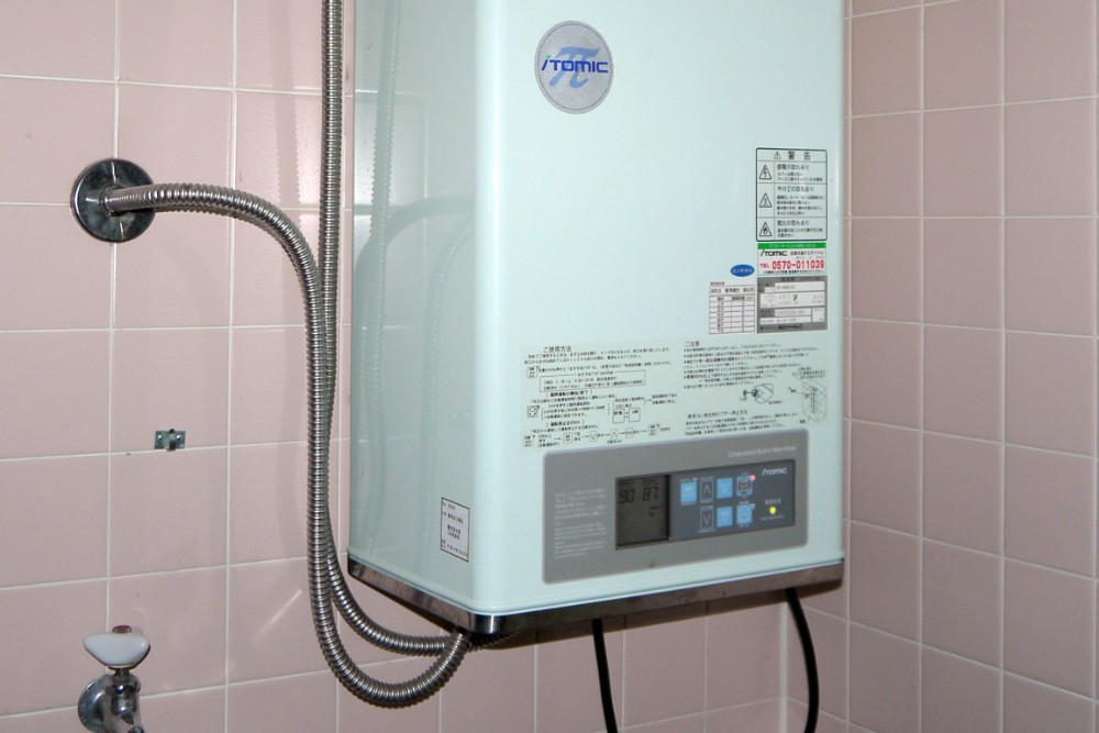 Două adolescente s-au ELECTROCUTAT în baie, într-o locuință din Timișoara, din cauza unui boiler electric