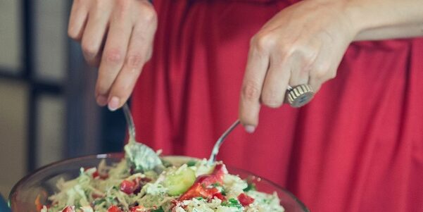Ce se întâmplă dacă nu speli frunzele de salată! RISCUL la care se expun multe persoane