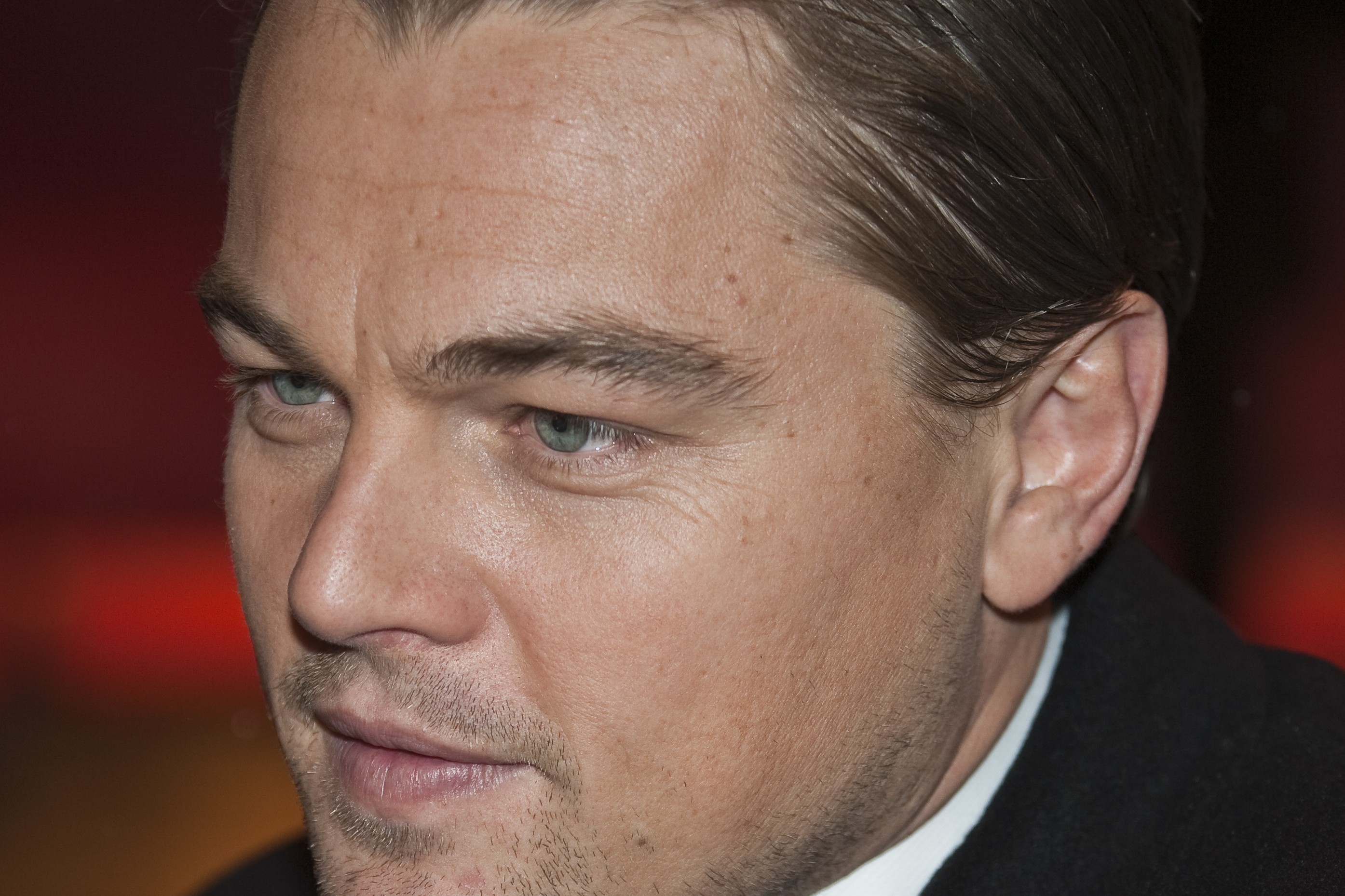Leonardo DiCaprio, de nerecunoscut! A fost CONFUNDAT cu un „homeless”. Cerșetorii i-au oferit bere și mâncare