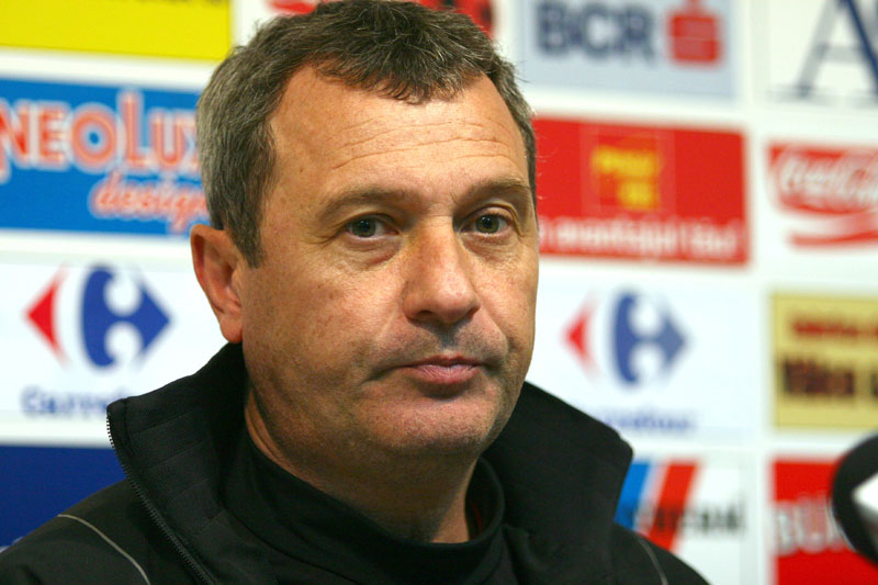 Antrenorii echipei FC Viitorul, infectați cu Covid-19. Principalul Mircea Rednic va conduce online antrenamentele, iar secunzii Sorin Rădoi și Ștefan Preda vor fi înlocuiți