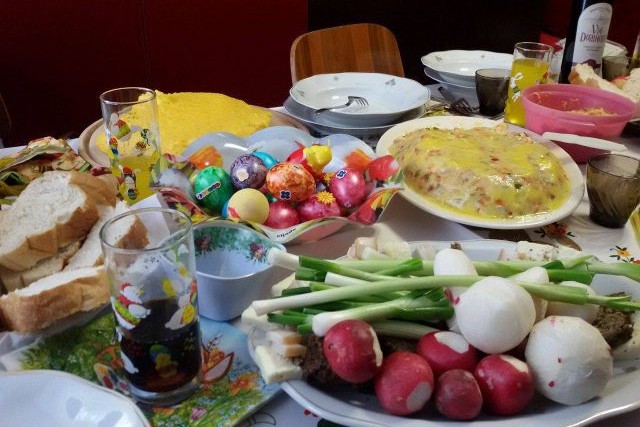 Ce poți face cu MÂNCAREA rămasă după Paște? Trucuri simple și gustoase prin care eviți risipa alimentară