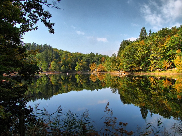 Stațiunea din ROMÂNIA renumită pentru lacurile sale helioterme unice în Europa. Cât costă o vacanță de Paște într-un loc de vis