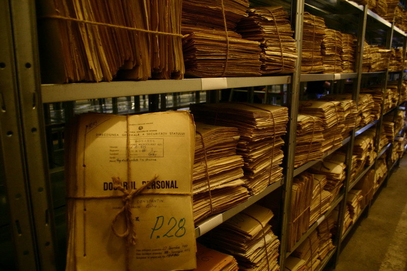 CNSAS, dezvăluiri ireale despre copiii RACOLAȚI de Securitate. Peste 6000 de persoane au colaborat în calitate de elevi: „Nu avea scrupule”