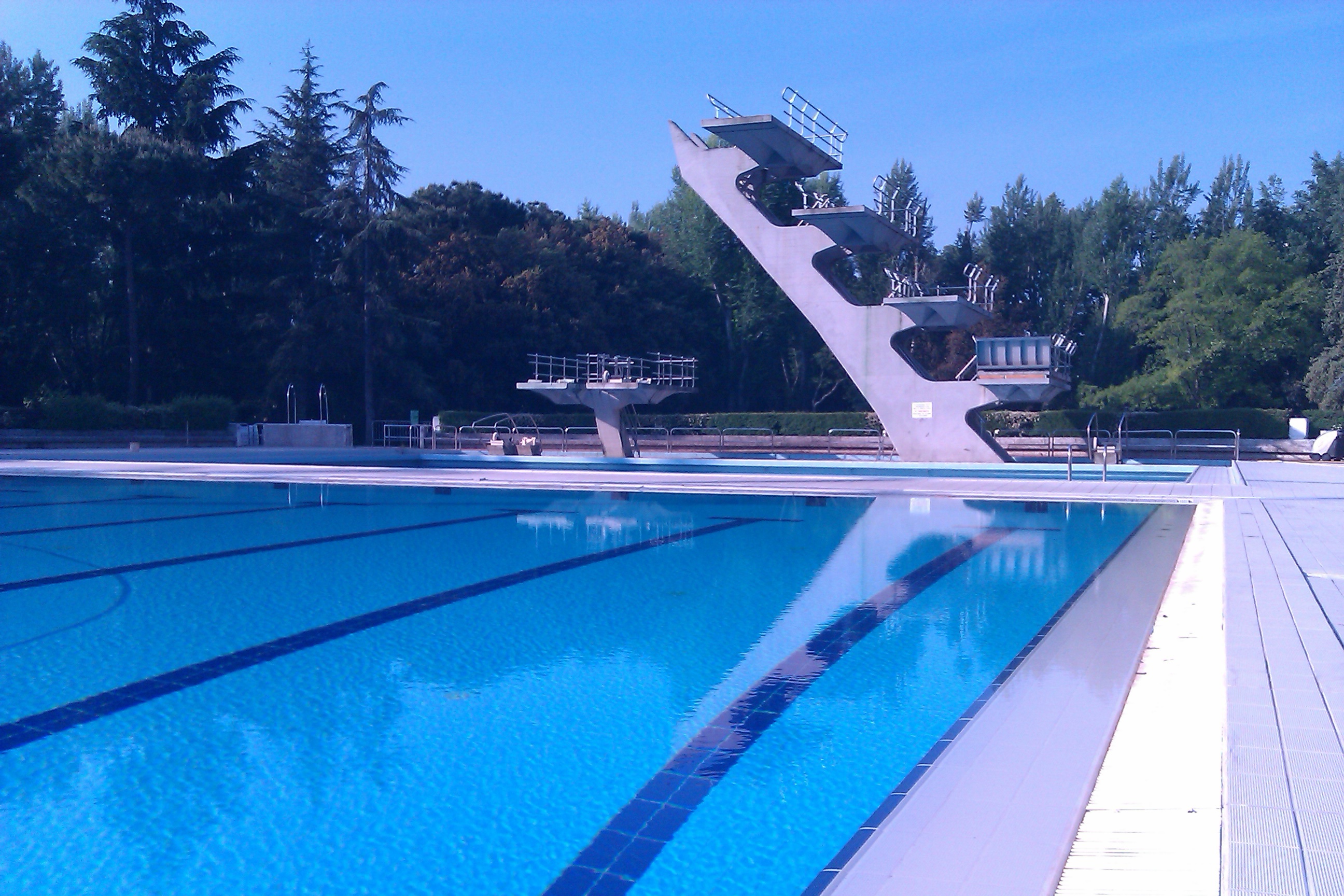 O fetiță de 8 ani a MURIT, după ce a fost aspirată de o conductă a piscinei în care înota: „Toți avem un destin. Nu înețeleg de ce al tău a fost așa”