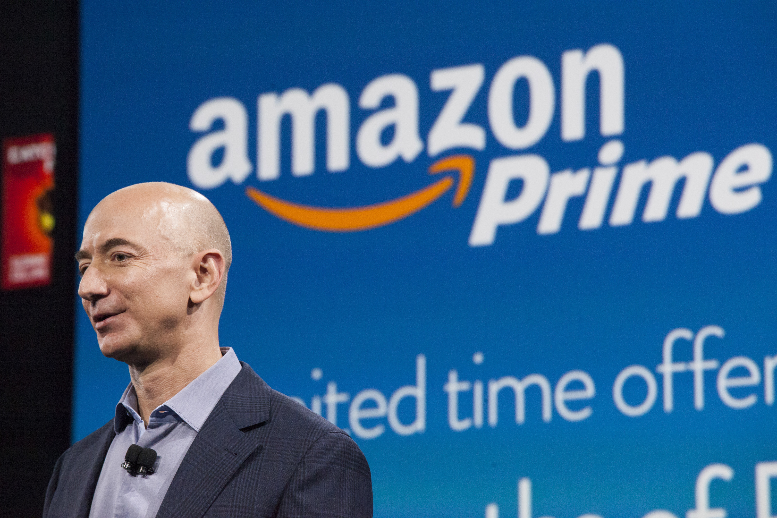 Miliardarul Jeff Bezos se retrage din funcția de CEO al Amazon