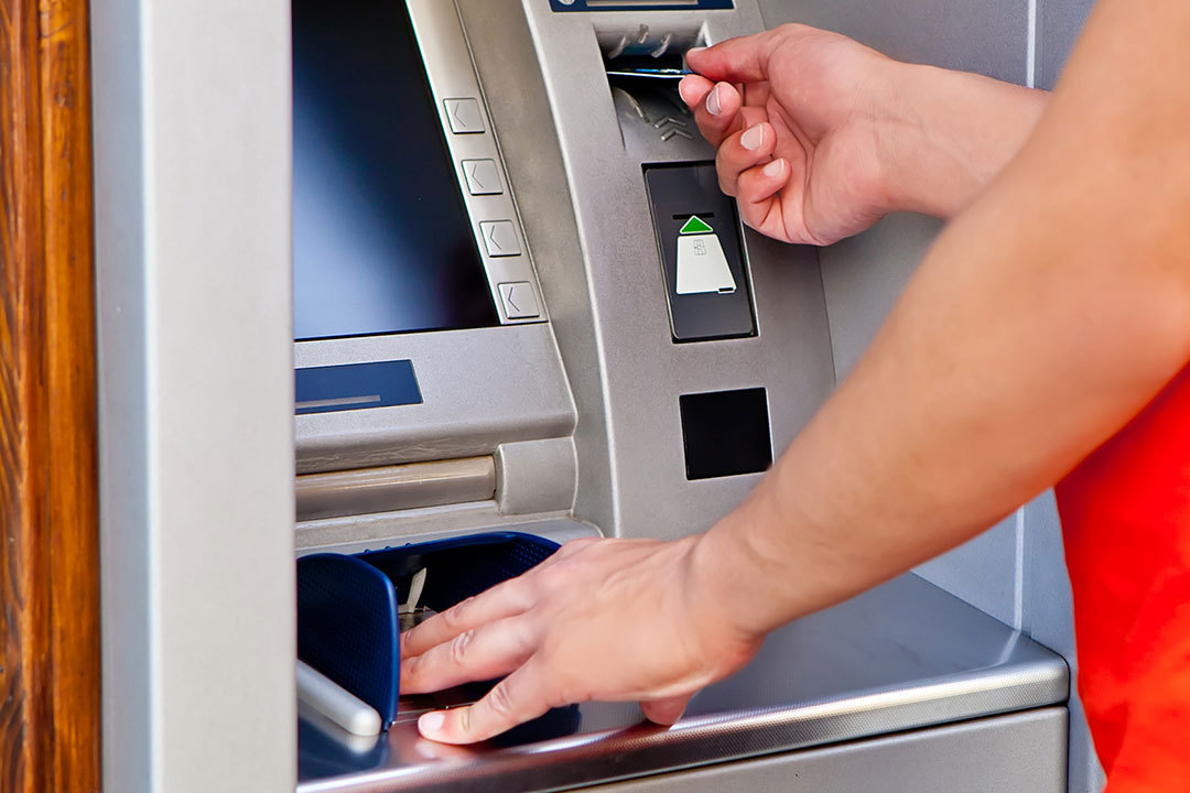 Nu știai asta! Ce se întâmplă cand apeși butonul ”cancel” de două ori la bancomat