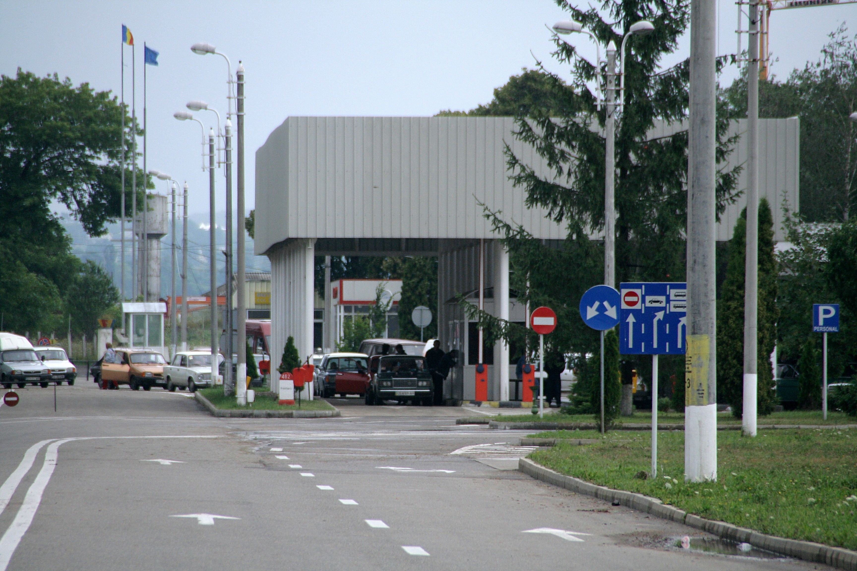 Vameșii de la Siret au CONFISCAT o mașină în valoare de 50.000 de euro. Totul s-a întâmplat după un control de rutină / Ce au descoperit în autoturism