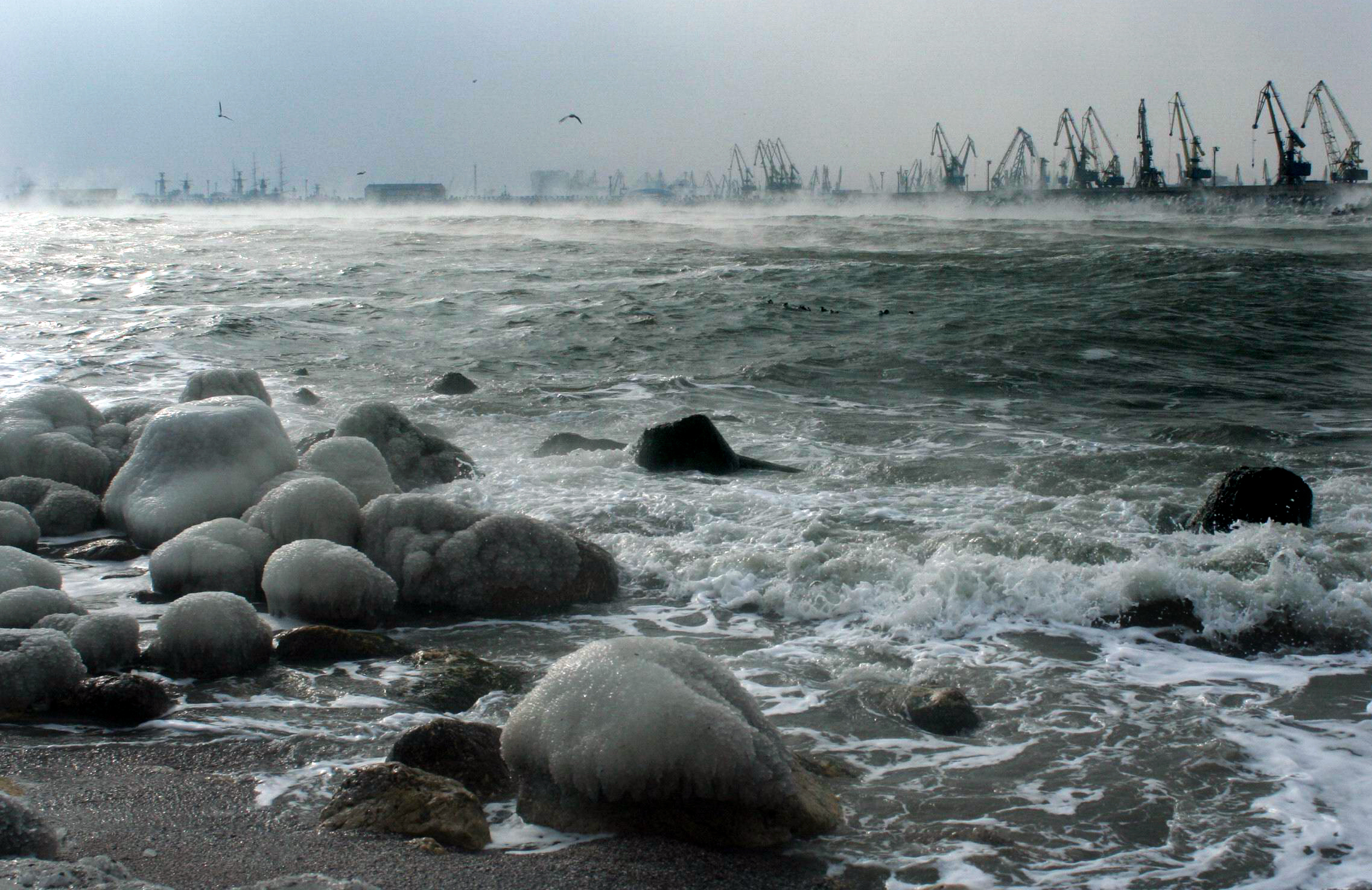 Porturile de la Marea Neagră au fost închise, din cauza vântului puternic. Județul Constanța se află sub cod galben de vânt, până sâmbătă