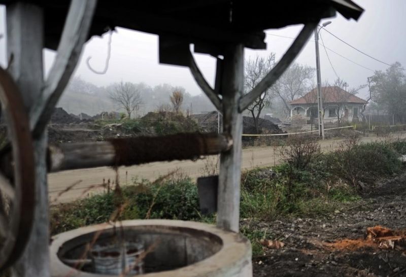 Copilă de 6 ani, venită în vacanță la bunici în Neamț, salvată după ce a căzut într-o FÂNTÂNĂ adâncă de 20 de metri