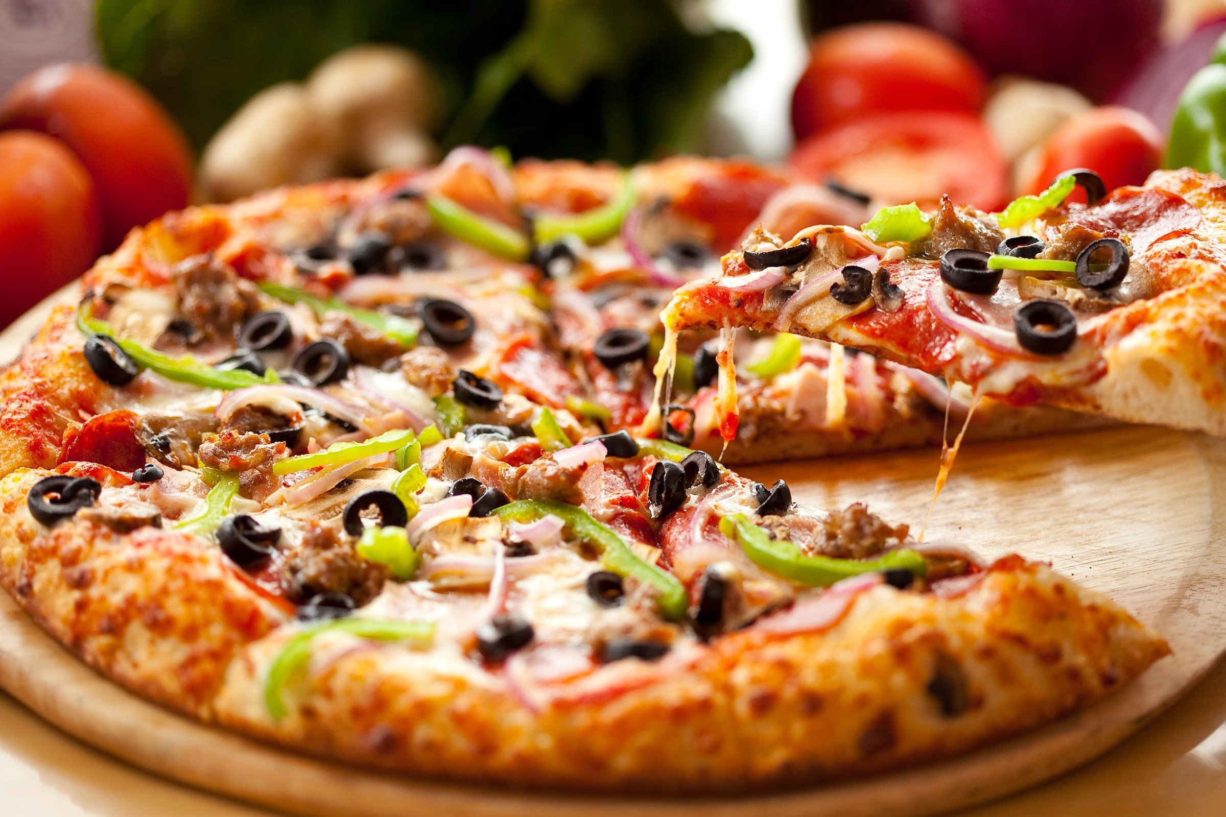 Elevii unei școli din Gorj primesc la MASA DE PRÂNZ pizza și kepab: „E o rugăminte a elevilor și a părinților”