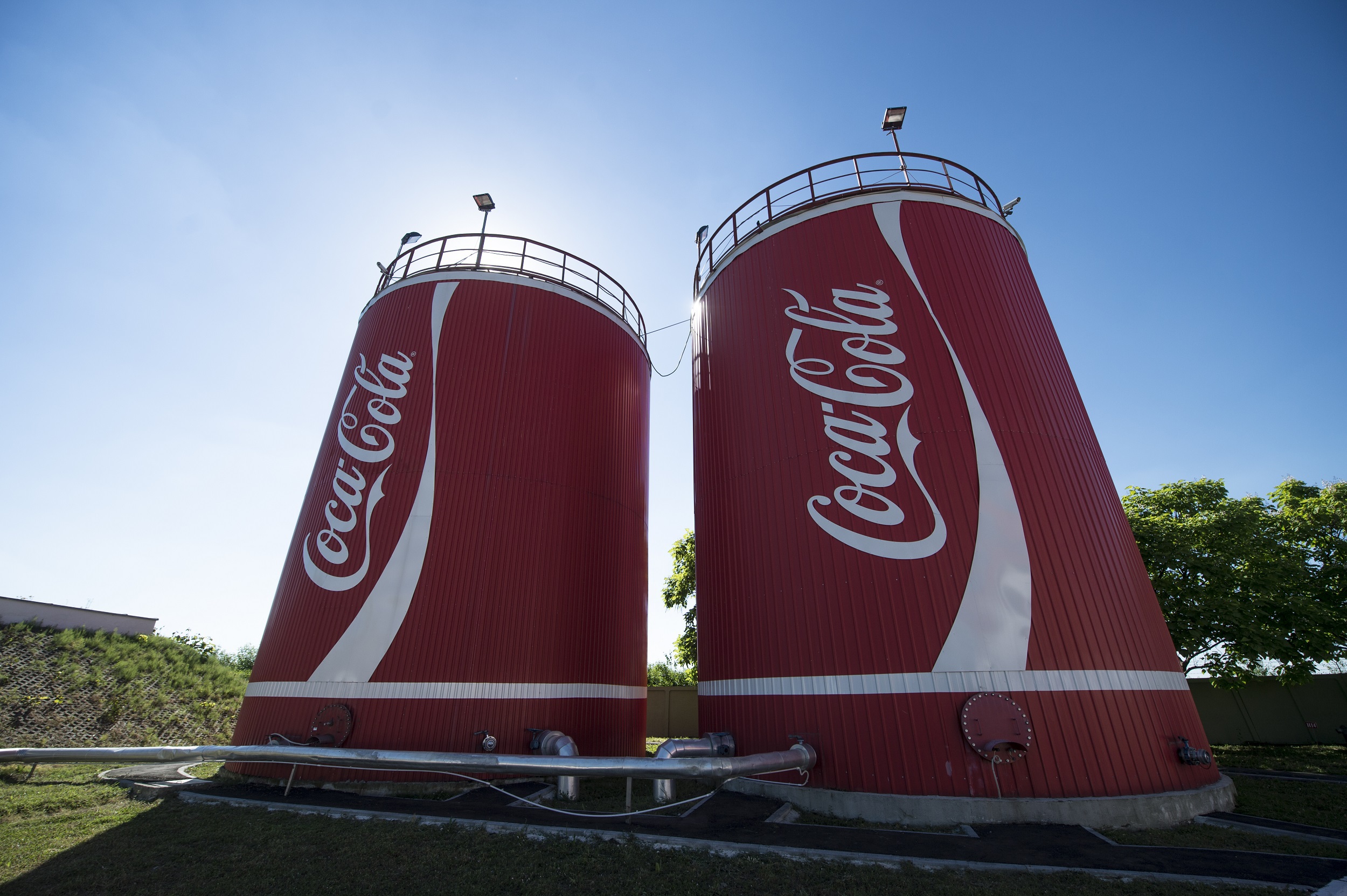 Motivul pentru care unele sticle de Coca-Cola au capac galben în loc de roșu. Când se petrece „fenomenul”