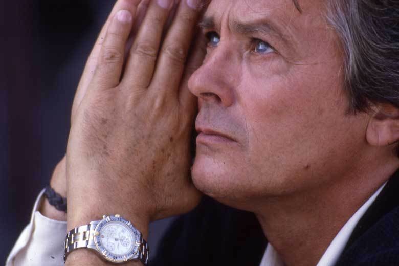 Alain Delon nu-și mai poate gestiona singur veniturile și nici nu mai poate lua decizii. Actorul a fost plasat sub „TUTELĂ judiciară consolidată”
