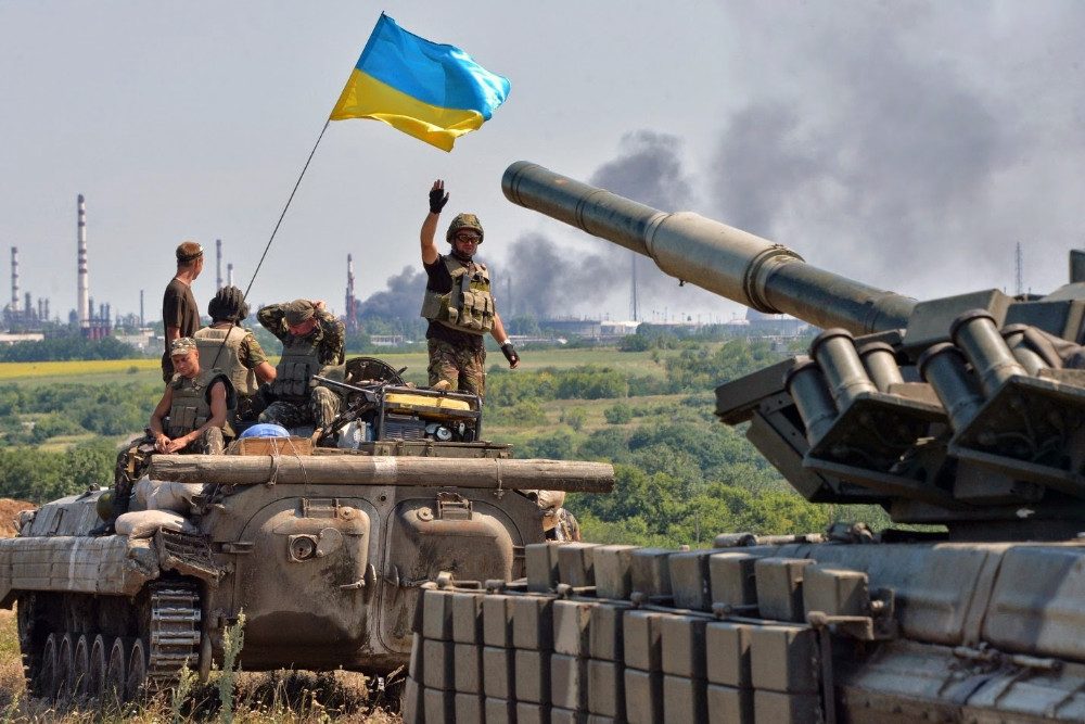 Un român şi trei ruşi au rămas fără cetăţenia ucraineană / Sunt anchetați pentru contrabandă cu armament în Ucraina