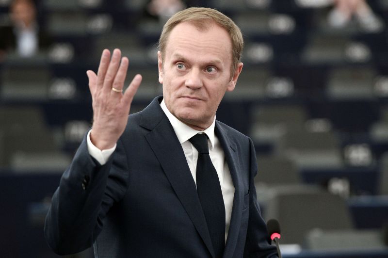 Donald Tusk: Polonia ar putea restrânge BENEFICIILE acordate refugiaților ucraineni