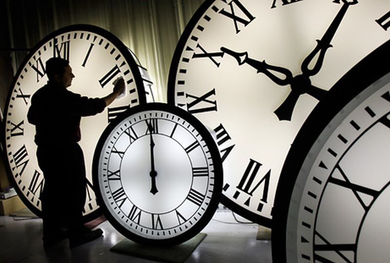 România trece la ORA de VARĂ în week-end-ul viitor