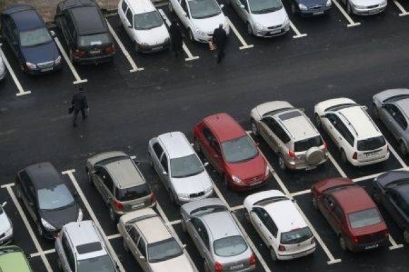 Cluj: O șoferiță a bătut un bărbat care a oprit mașina pe locul ei de parcare