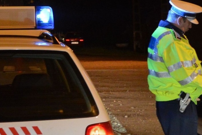 Urmărire spectaculoasă. Poliția din Prahova a CIURUIT anvelopele unui autoturism pentru a opri un șofer recidivist beat