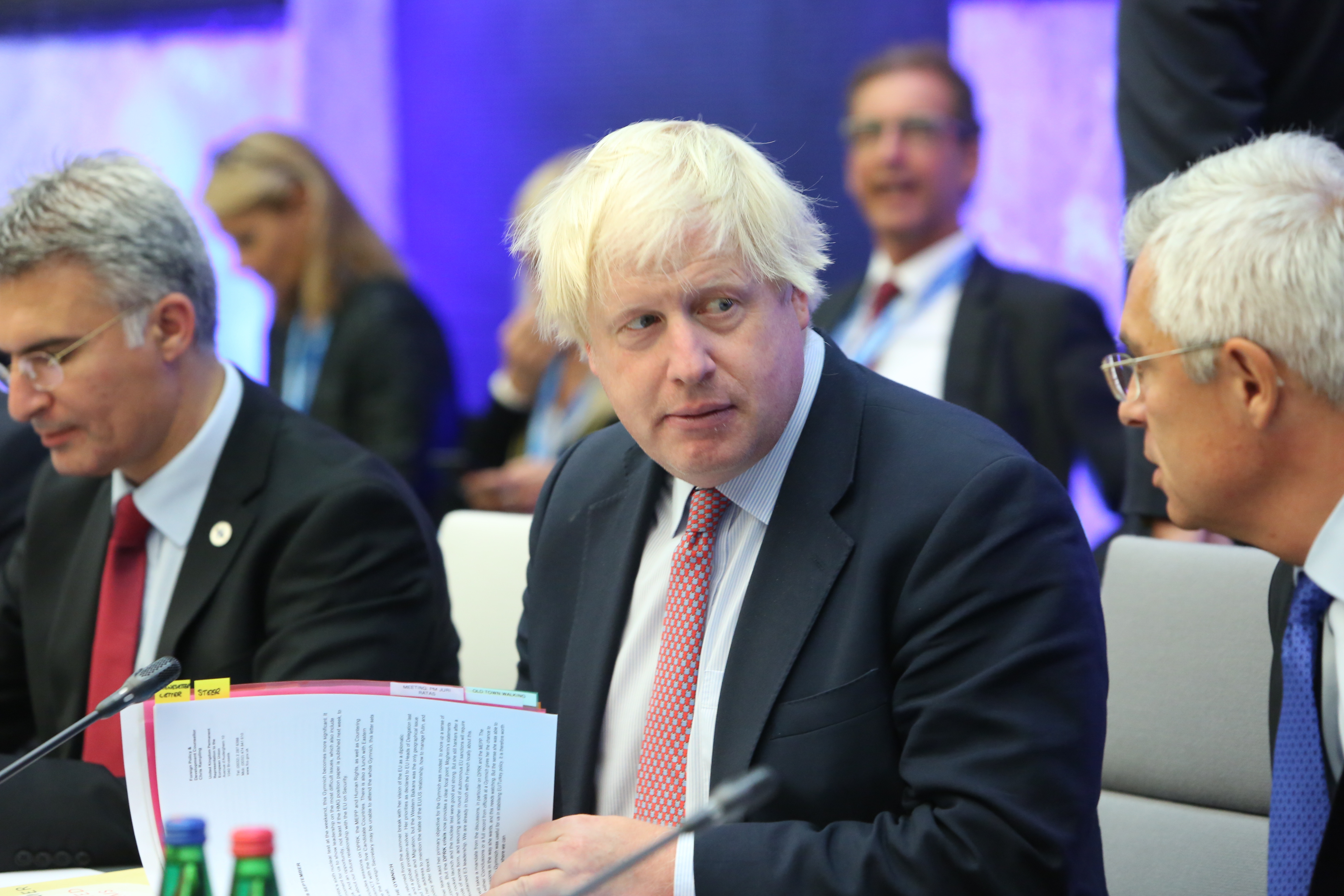Boris Johnson îl acuză pe Donald Trump că a instigat la atacarea Capitoliului: „A pus sub semnul întrebării rezultatul unor alegeri corecte și libere”