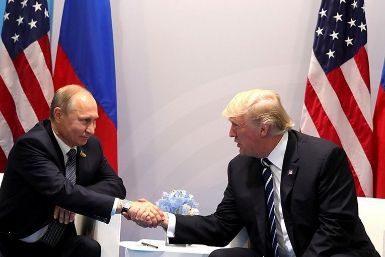 Donald Trump, felicitări, la scenă deschisă, pentru Vladimir Putin, după schimbul de deținuți dintre Occident și Moscova: „Încă o afacere grozavă”